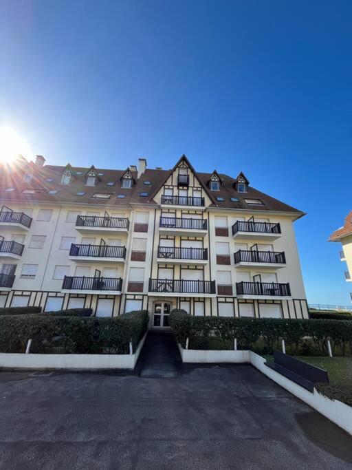 Appartement Douillet - Vue Mer - Piscine/ Tennis Cabourg Eksteriør billede