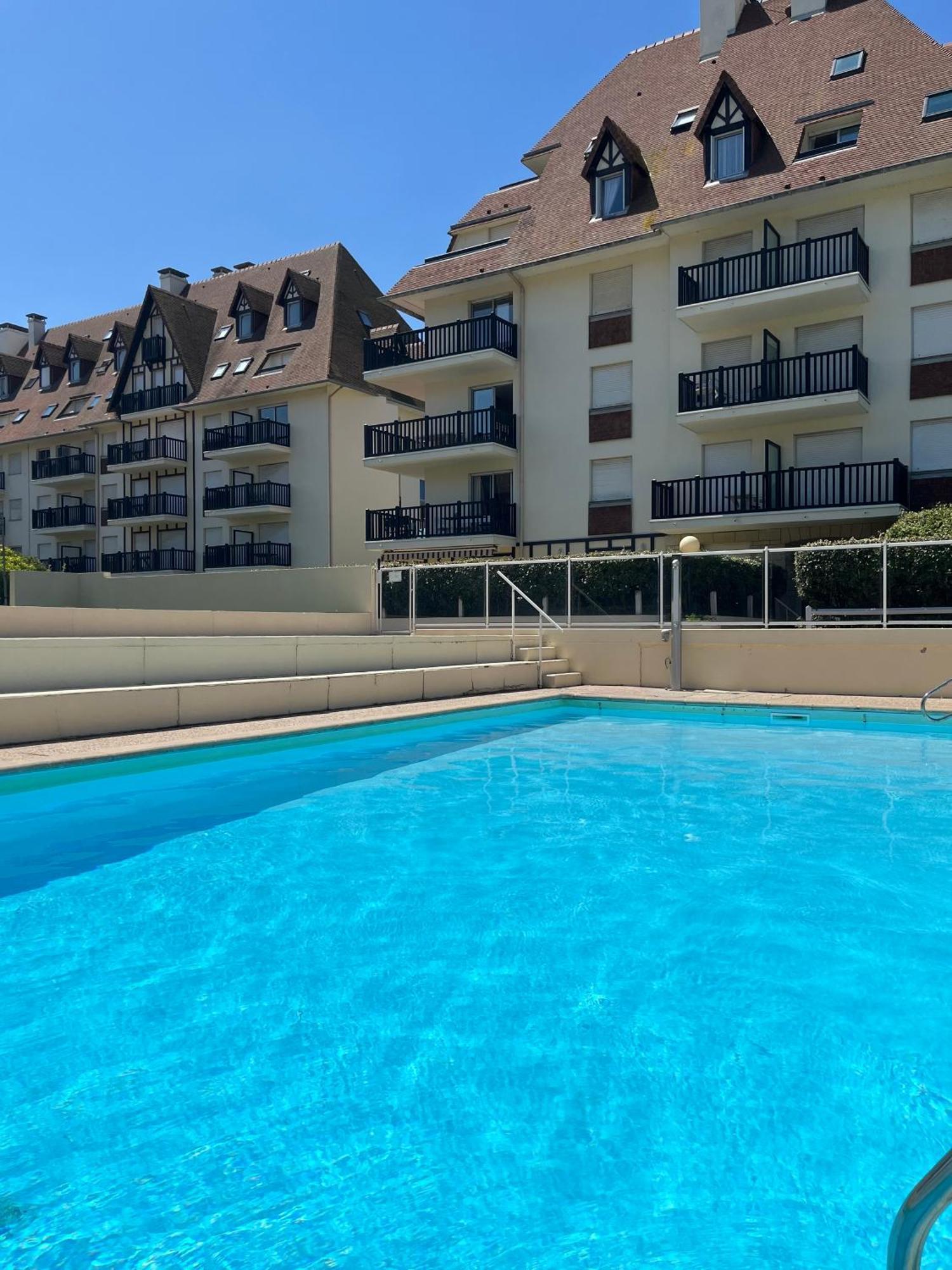 Appartement Douillet - Vue Mer - Piscine/ Tennis Cabourg Eksteriør billede